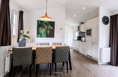 Cromvoirt Chalet De Ski | ✓ Ferox at Résidence de Leuvert ✓ Holiday home for 5 persons ✓ Located near Den Bosch (Noord-Brabant) ✓ Near De IJzeren Man ✓ Book directly through the park