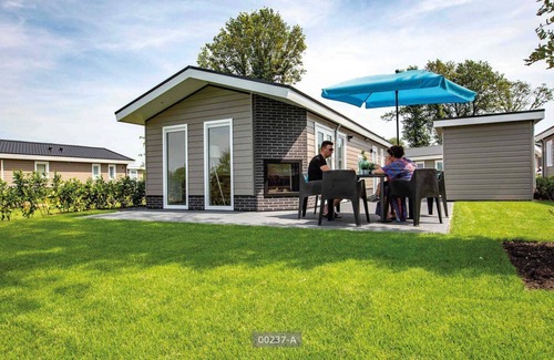 Cromvoirt Chalet De Ski | ✓ Ferox at Résidence de Leuvert ✓ Holiday home for 5 persons ✓ Located near Den Bosch (Noord-Brabant) ✓ Near De IJzeren Man ✓ Book directly through the park