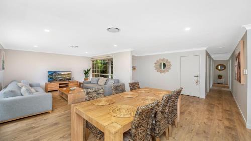 Booker Bay Maison | Ferry Breeze Ettalong Beach