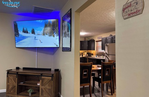 Matewan Maison | FeudLine Lodging - Hatfield-McCoy - Downtown Matewan - Large Groups