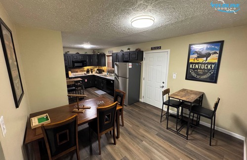 Matewan Maison | FeudLine Lodging - Hatfield-McCoy - Downtown Matewan - Large Groups