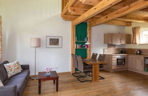Burg-Dorf Appartement | Fewo 1, Schlafgalerie, Wz/küchenz., Du/wc - Froschkönig Ferienhaus und Ferienwohnungen