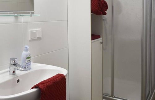 Halbturn Appartement | Fewo 1, Terrasse, Dusche/wc, Gartenseite - Ferienwohnung Halbturn