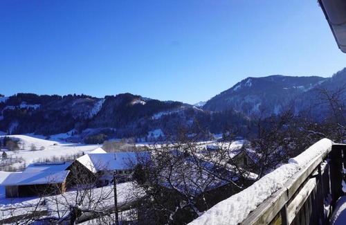 Wort Appartement | FeWo BergZeit auf 1000 m Höhe mit Balkon, Parkplatz, WLAN, Küche