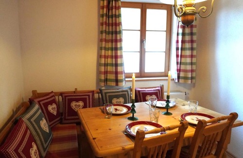 Wort Appartement | FeWo BergZeit auf 1000 m Höhe mit Balkon, Parkplatz, WLAN, Küche