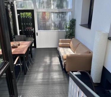 Bad Salzuflen Appartement | FeWo by HD mit Parkplatz, Wallbox, Wintergarten