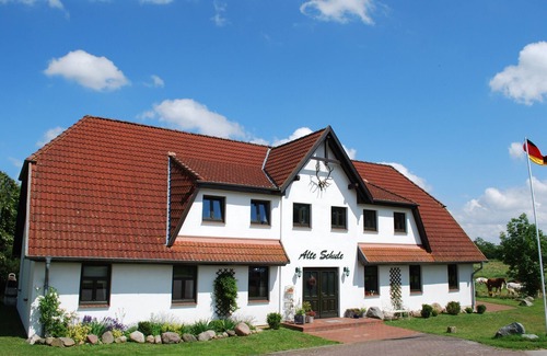 Dargun Appartement | Fewo Hiddensee Mecklenburg Pool Alte Schule Barlin