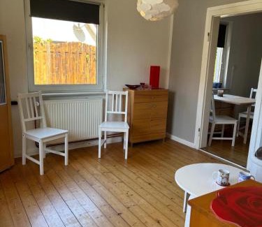 Varel Appartement | FEWO in Varel Winkelsheide in 11 Auto-Minuten am Hafen oder am Strand auch mit Hund