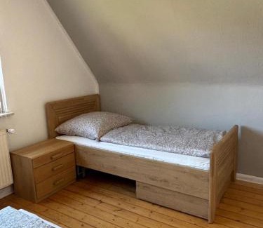 Varel Appartement | FEWO in Varel Winkelsheide in 11 Auto-Minuten am Hafen oder am Strand auch mit Hund