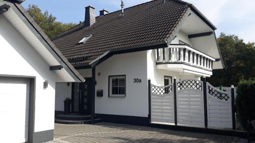 Mahren Appartement | FeWo Meyer mit privatem Pool & Gartensauna