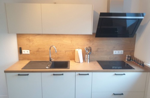 Buende Appartement | Fewo mit Zentralem Blick Über den Hofplatz, Sowie zur Else. Erstbezug in 2024