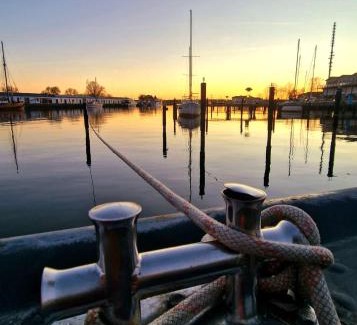 Karlshagen Appartement | Fewo Sonnensegler Usedom direkt am Yachthafen mit Terrasse Parkplatz WLAN