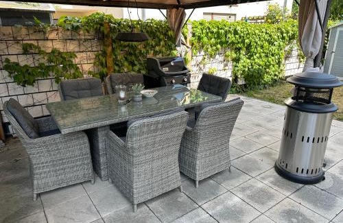 Taucha Appartement | FHV01 - Ferienwohnung 100m² 6 Personen Garten und Terrasse 2x WC