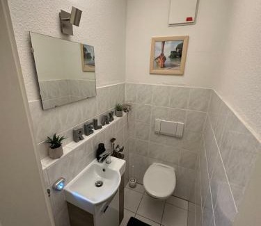 Taucha Appartement | FHV01 - Ferienwohnung 100m² 6 Personen Garten und Terrasse 2x WC