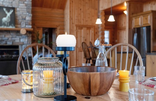 Fiddler Lake Resort Maison | Fiddler Lake Resort Chalet + Private Jacuzzi