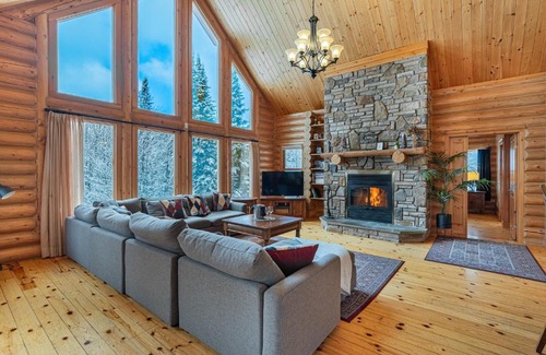 Fiddler Lake Resort Chalet De Ski | Fiddler Lake Resort Chalet 68 Deer with pool