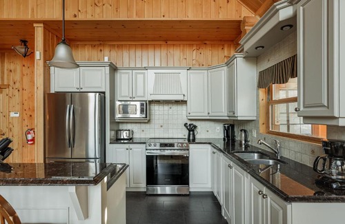 Fiddler Lake Resort Chalet De Ski | Fiddler Lake Resort Chalet 68 Deer with pool