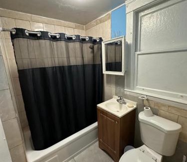 Irvington Maison | Fidelia Fuchsite Room, Queen Bed minutes from Newark Liberty international Airport and Newark Penn Station