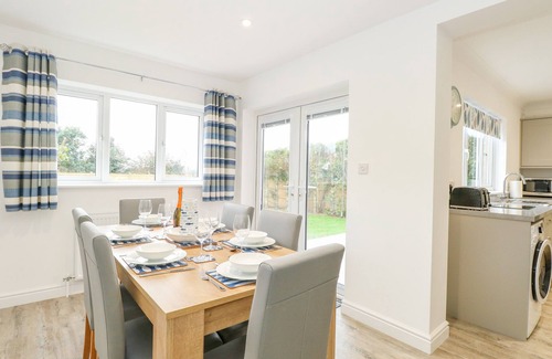 Bodham Maison | FIELD VIEW, family friendly, character holiday cottage in Sheringham