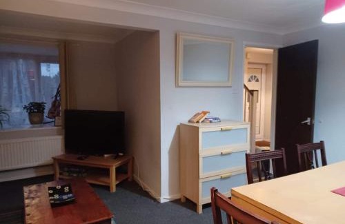 Luton Maison | Fieldfare Green-Huku Kwetu Luton & Dunstable Spacious 4 Bedroom Detached House