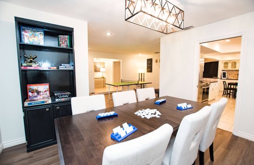 Whispering Oaks Maison | **Fiesta Tx, Riverwalk, Pearl|5 Bdrm-3 Kings|Golf,Ping-Pong|4 TVs|Hi-Spd WIFI**