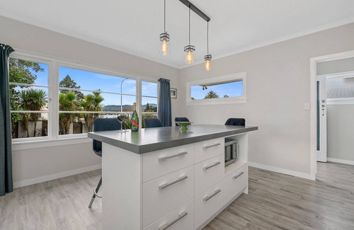 Springfield Maison | Figtree Bungalow – Rotorua Holiday Home, ROTORUA