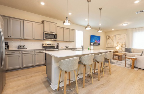 Four Corners Maison | Spacious 8-Bedroom Home in Clermont