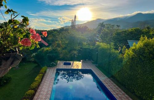 Yotoco Maison | Finca Cabaña con piscina cerca al Lago Calima