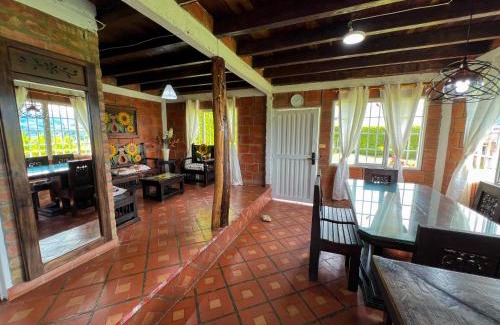 Yotoco Maison | Finca Cabaña con piscina cerca al Lago Calima
