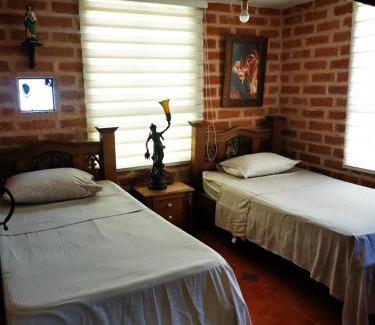 Sopetran Maison | Finca con forma de castillo y piscina en Sopetrán