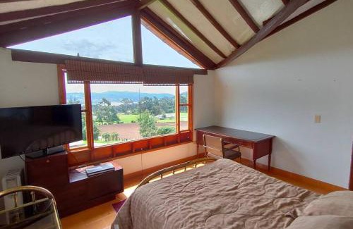 Sesquile Maison | Finca El Uvito, Casa con hermosa vista al lago