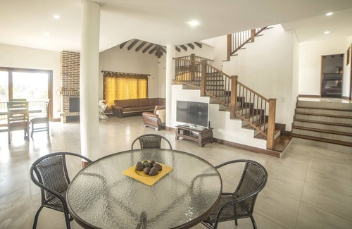 Guatape Villa | Finca sur le lac Guatape avec piscine à débordement et jacuzzi