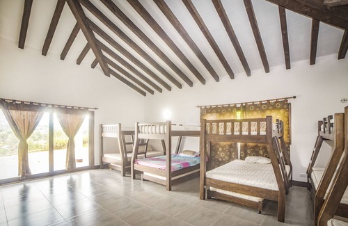 Guatape Villa | Finca sur le lac Guatape avec piscine à débordement et jacuzzi