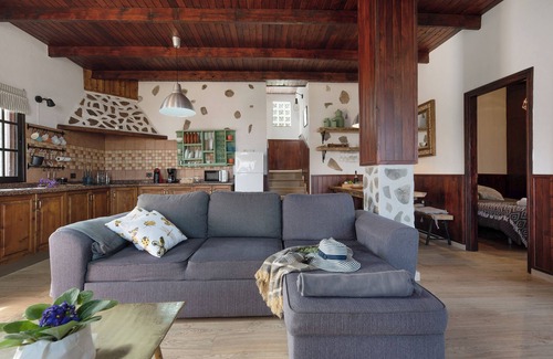 Los Realejos Villa | "Finca Viña Maria" avec vue sur la mer, piscine privée et Wi-Fi.