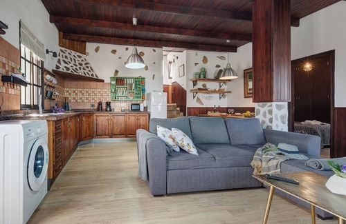 Los Realejos Villa | "Finca Viña Maria" avec vue sur la mer, piscine privée et Wi-Fi.