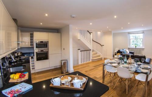 Finchley Church End Appartement | Finchley Central Luxury 3 bed triplex loft style apartment