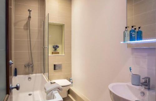 Finchley Church End Appartement | Finchley Central Luxury 3 bed triplex loft style apartment