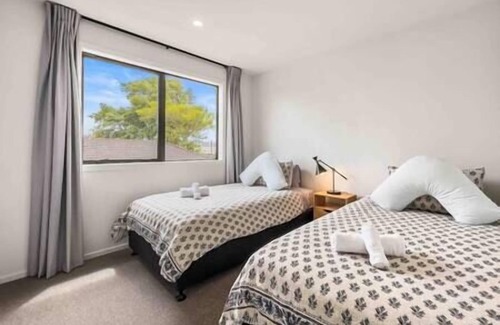 Linwood Appartement | Find Your Modern Oasis in the Heart of City U4, Find Your Modern Oasis in the Heart of City U4 (5764