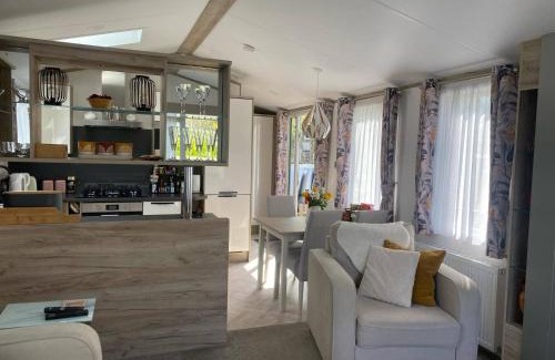 Forres Maison | Findhorn Lodge - Peaceful - Pets - Sleeps 4