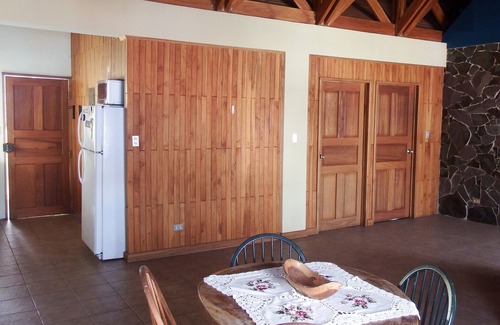 La Guaria Appartement | Fine-Wood Apartment in a Treat Location