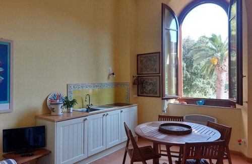Cavo Appartement | Finely furnished apartment with direct access to the sea