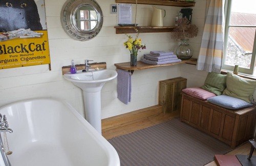Westbrook Court Chalet De Ski | Majestic Bus