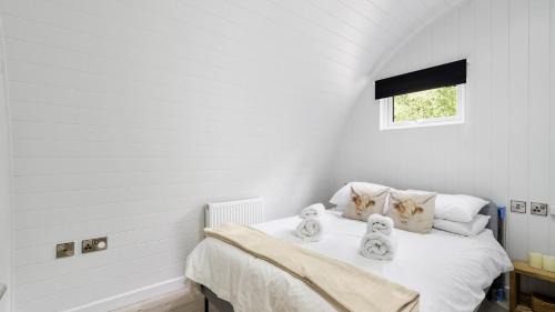 Hertford Chalet De Ski | Finest Retreats - The Highland Camping Pod