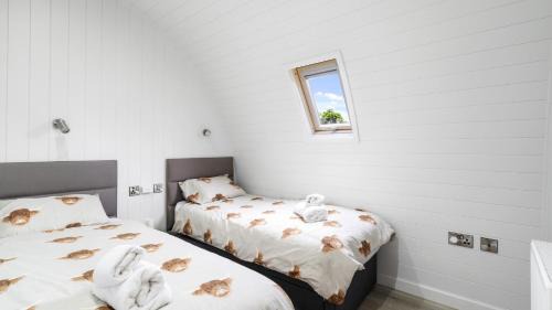 Hertford Chalet De Ski | Finest Retreats - The Highland Camping Pod