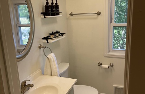 Burdett Autre | Finger Lakes Farmhouse- stunning lake views on wine trail-10 min to Watkins Glen