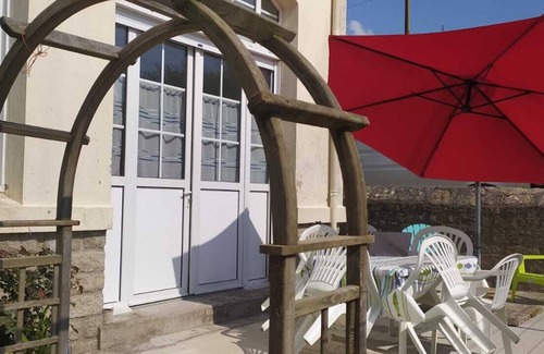 Ploneour-Lanvern Appartement | Appartement lumineux avec terrasse dans une ancienne école