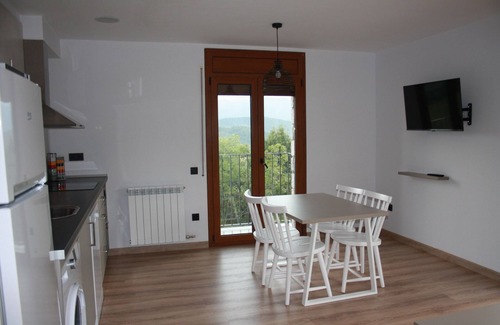 Laspaules Appartement | Fio de Neu, New, spacious tourist apartment with views of the mountains