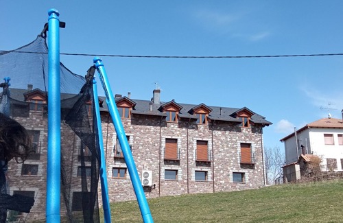Laspaules Appartement | Fio de Neu, New, spacious tourist apartment with views of the mountains