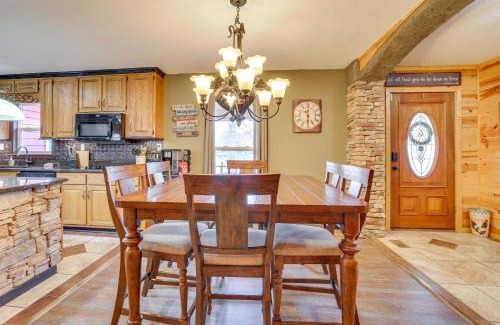 Trenton Maison | Fire Pit and Game Room Lakefront Escape in Trenton!