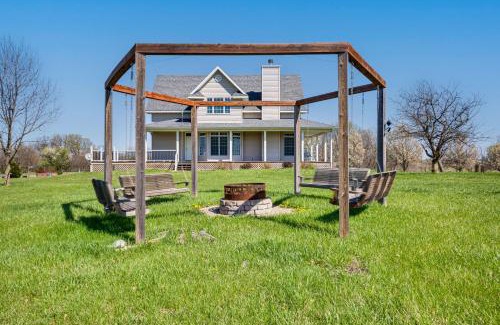 Warrensburg Maison | Fire Pit and Gazebo Rural Warrensburg Getaway!